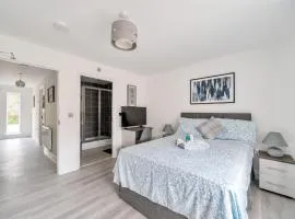Corporate Stay Private En-Suite In Shared Home In Reading