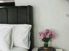 4 at Granada 2, hotel i East London