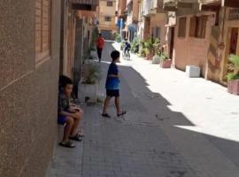 Popular Area Dar Al Hamra Sale Family Apartment، فندق في ساليه