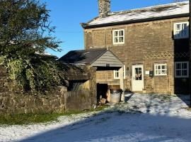 Bents Holiday Cottage, parking and country views