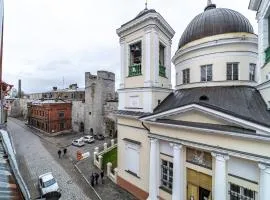 Old Town Penthouse 2 Bedroom Suite on Two Floors