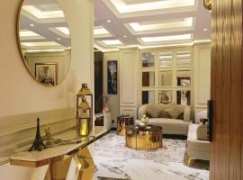 The Grand Signature Suite with Private Balconies, overnatningssted med k&oslash;kken i Rawalpindi