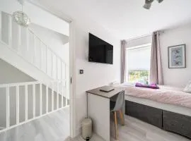 Single Room with WiFi & Amenities In Reading
