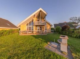 Ferienhaus mit Terrasse und Balkon, hotel em Rechlin