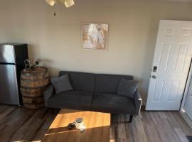 Waterfront Views with King Bed in Solomons Island, hotel in Solomons