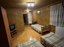 Cottage біля річки, ξενοδοχείο σε Nizhniy Studenyy