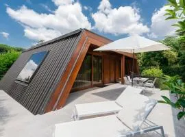 Boheme Cottage with swimming pool