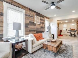 Cozy Old Brooklyn Home near Zoo, Hotel in Cleveland