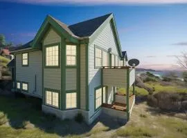 NEW Redwoods & Ocean Retreat close to dining and shops