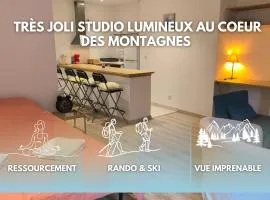 Studio rénové avec balcon & vue sur les montagnes