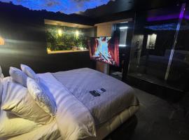 L'écrin Secret Suite & NETFLIX Aubagne-Cassis-Marseille, hotel i Aubagne