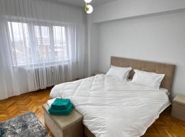 Spacious Central Apartment Craiova 3 Bedroom, מלון בקראיובה