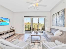 Modern 3BR Condo w Private Patio 7min to Disney, khách sạn ở Orlando