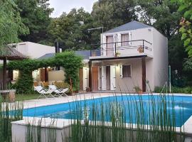 Casa Quinta 151 para 7 personas, hotel in Necochea