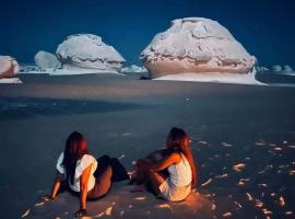 Over night White Desert safari trip, κάμπινγκ πολυτελείας σε Bawati