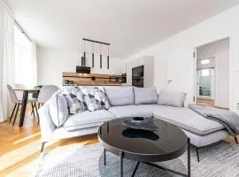 Bright Designer Apt with 2BR, 2BA and Free Parking