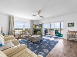 Oceanpoint 611 Top-Floor Oceanview Condo w Balcony Rocket Views, hôtel à South Patrick