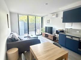 CBD - Pool - Sleeps 4 - Parking