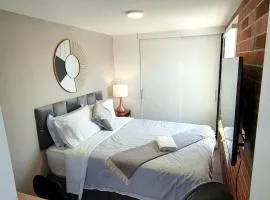 Nuevo y Moderno Apartamento con Parqueo en la atractiva Zona 4