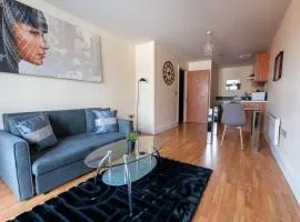 Nexus - Top Floor City Views, Balcony & Parking