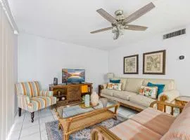 The Diplomat- 2 Bed Condo-3 Minute Walk to Beach