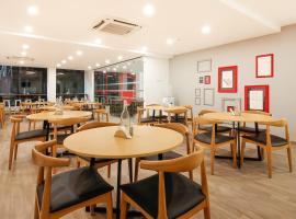 Super Townhouse THE CINCO HOTEL NEAR ESI HOSPITAL ( SR NAGAR), hotel v destinaci Ameerpet