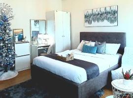 The Lumiére Stays Sophisticated Escape Mallside Charm, hotel s parkováním v destinaci Trece Martires