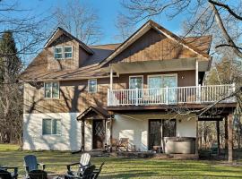 Luxury Mountain Getaway - 6 bed, 3 bath, hot-tub, fire-pit, game-room, hotel em Hunter