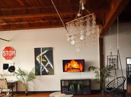 420 Friendly SKYLINE view Downtown Loft FREE Parking, ξενοδοχείο σε Ντιτρόιτ