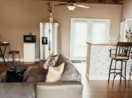 Couples Guesthouse, jacuzzi, sauna, pool