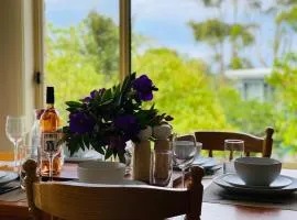 Beach Dreaming - coastal retreat walk to beach