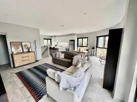 Quite and large 2 bedroom - Sleeps 6 - 2 bathrooms