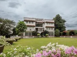 MIRANAMIN NEST Elegant Home, Indoor Plunge Pool, Pet-Friendly, with Rooftop, Kitchens - Perfect for Reunions, Team Building, Intimate Gatherings