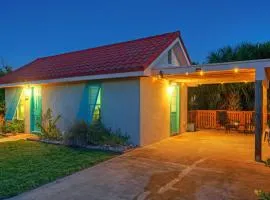 Cozy Cottage w Private Yard in Spanish Village Casa San Miguel by AvantStay