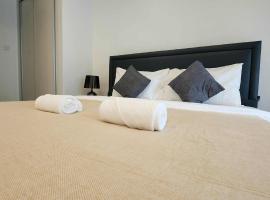 Prime 1BR in Sukhumvit 11 CentralStylishModern, hotel a Makkasan