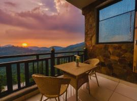 Hotel Vista, Nainital - A hidden gem away from city hustle, hotel pro pobyt s dom&aacute;c&iacute;mi mazl&iacute;čky v destinaci Nainital