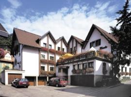 Hotel Zur Linde, hotel com estacionamento em Lauf