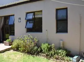 A gorgeous studio with pool and mountain views at Goedehoop, Strand, Western Cape