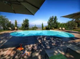 Majestic Farmhouse in Loro Ciuffenna with Pool