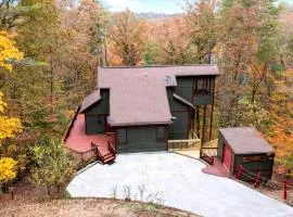 4 BR Mountain Cabin with Hot Tub & Fire Pit in GA