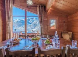 Cosy 4 bedroom chalet with hot tub (Chalet Velours)