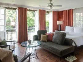 MiraNamin Nest BANABA - Garden View Suite in Historic Home - Bathtub, Luxury Indoor Plunge Pool, Guest Kitchen, Self-Service Breakfast, Rooftop, Pet-Friendly