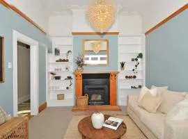 Napier Escape - stylish villa close to the sea