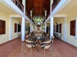 Twin House Guesthouse - Lao Experience