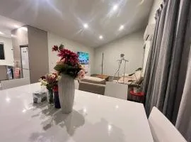 Central City Cozy Queen Room