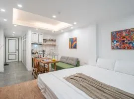 BRAND NEW Modern Style Studio