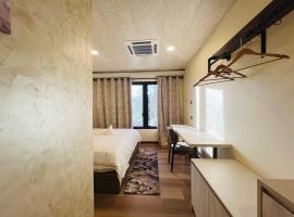 8 Tranquil Luxury Minimalist Rooms at Lunar Lodge - Eco Valley Retreat 豐之谷, hotel i Tawau