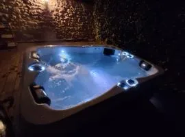 Le SPA d'Adélaïde son jacuzzi privé