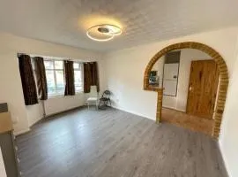 Comfortable 1-Bed Stay Near Amenities Parking