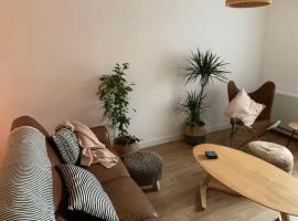 Cartref 2 Double Bed Apartment Nebo Dogs Welcome, hótel í Amlwch